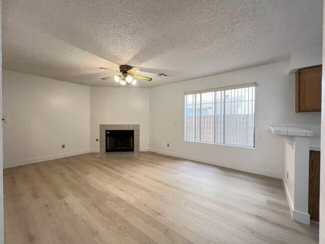 Building Photo - 10001 Dove Ridge Dr