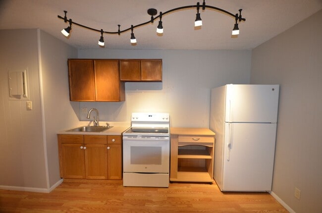 Building Photo - Unfurnished, 10 minutes from Downtown Breck!