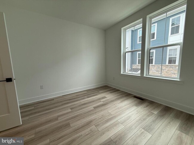 Building Photo - 2103 Donatello Dr
