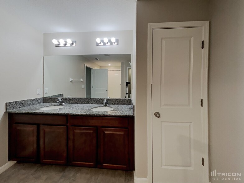 Building Photo - 1615 Broad Winged Hawk Dr