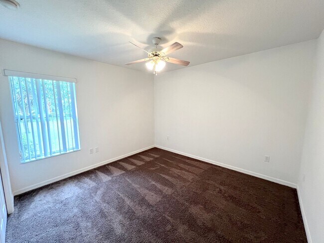 Building Photo - 106 Point of Woods Dr