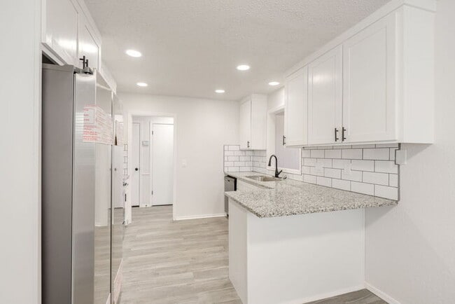 Building Photo - 11715 N Francis Ave