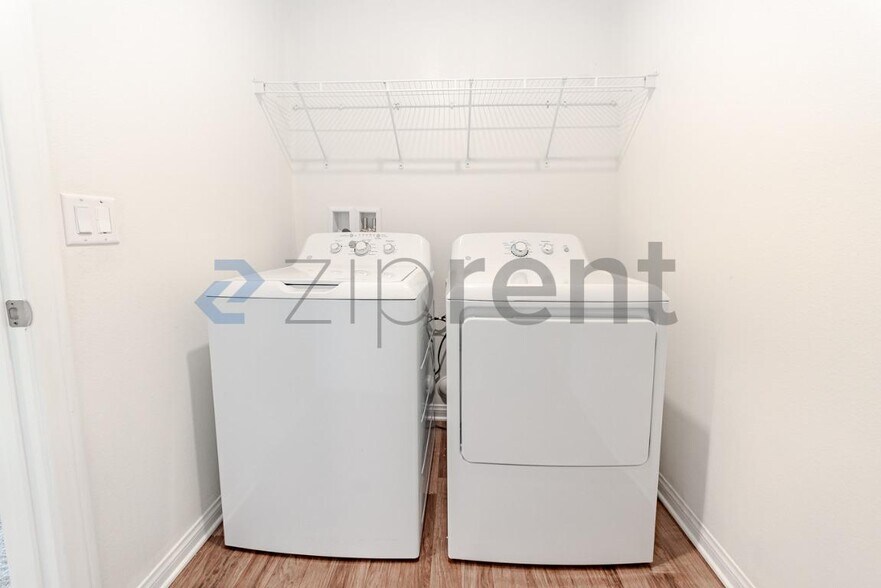 Building Photo - 2023 E Lingard St