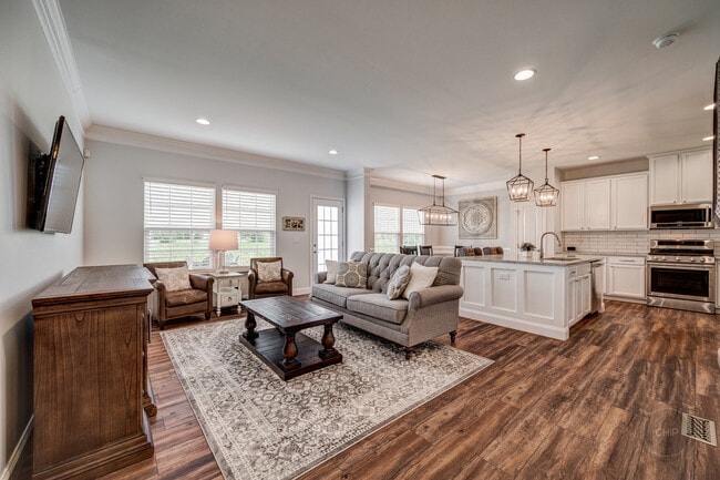 Building Photo - 12919 White Pine Way