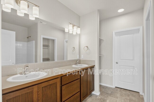 Building Photo - 3115 River Bluff Ct