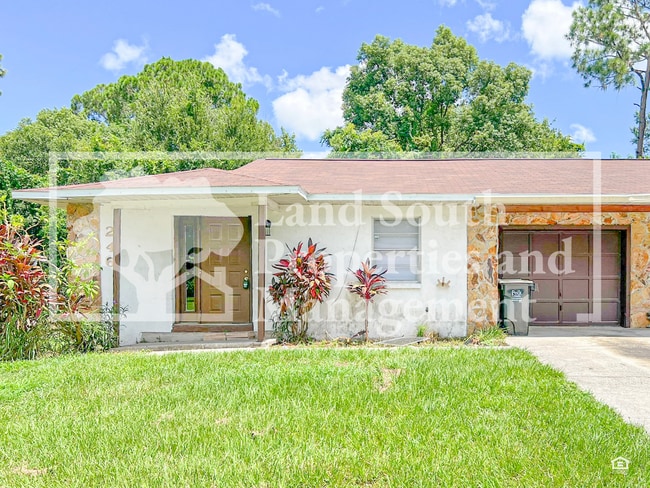 Building Photo - Newly Renovated 3-Bedroom Duplex with Mode...