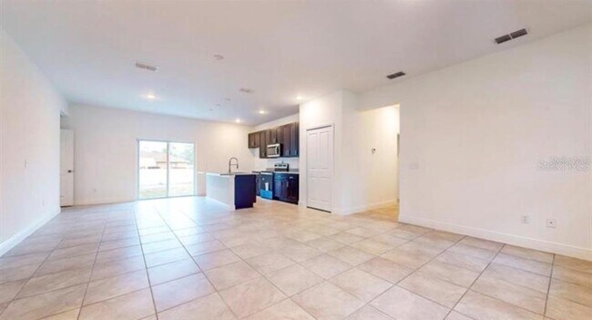 Building Photo - 2601 SW 175 Loop