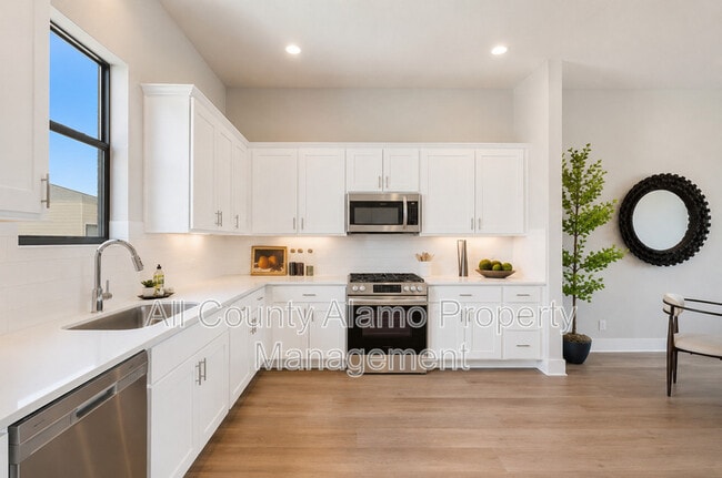 Building Photo - 7930 Kennedy Hill Dr