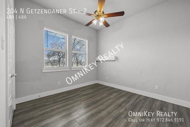 Building Photo - 204 N Getzendaner St
