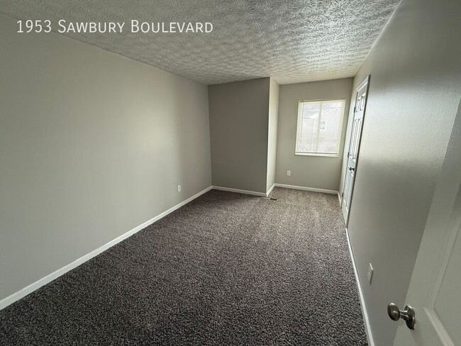 Building Photo - Recently Updated Beautiful Town Home in Wo...