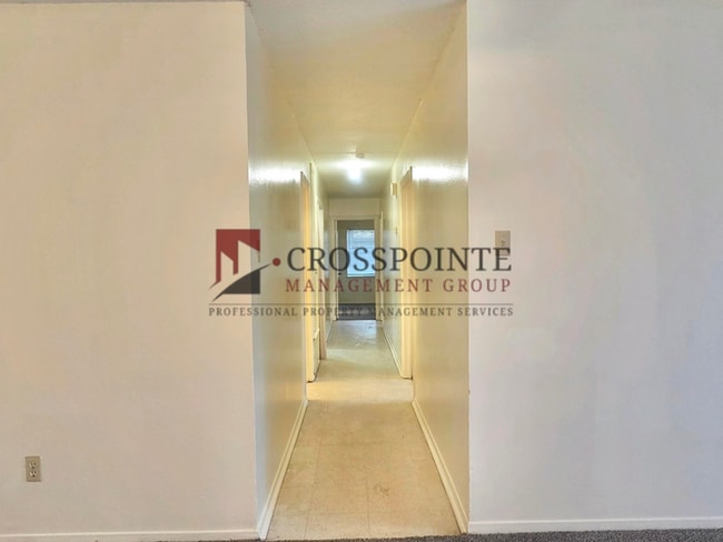 Building Photo - Tour Today! Cozy 3 Bedroom Unit!