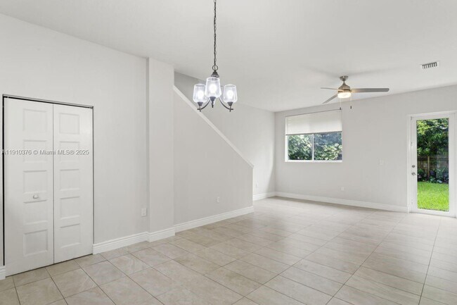 Building Photo - 1110 NE 1st Ave.