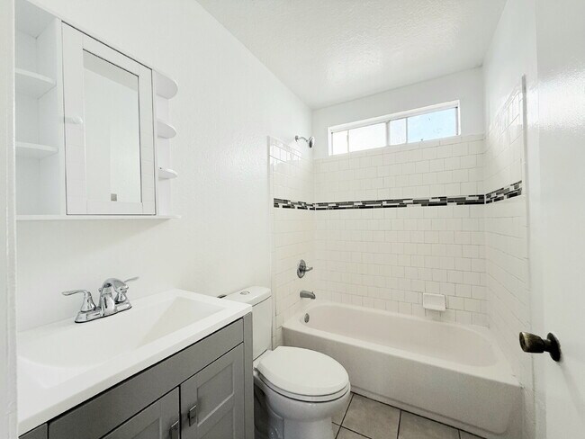 Building Photo - 1343 W 36th St