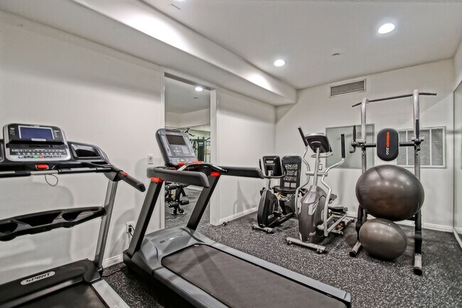 Building Photo - Remodeled Corner 3+2 Unit with Luxury Finishes Near Century City & Westwood