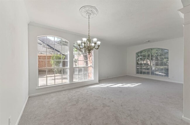 Building Photo - 15206 Evergreen Knoll Ln