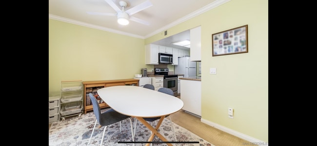 Building Photo - 15094 Avenida Venusto