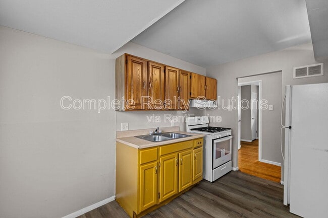 Building Photo - 10721 Spring Garden Dr