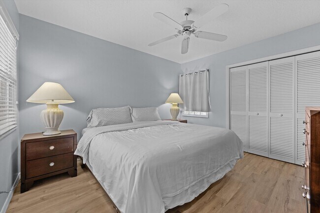 Building Photo - 2104 Country Golf Dr