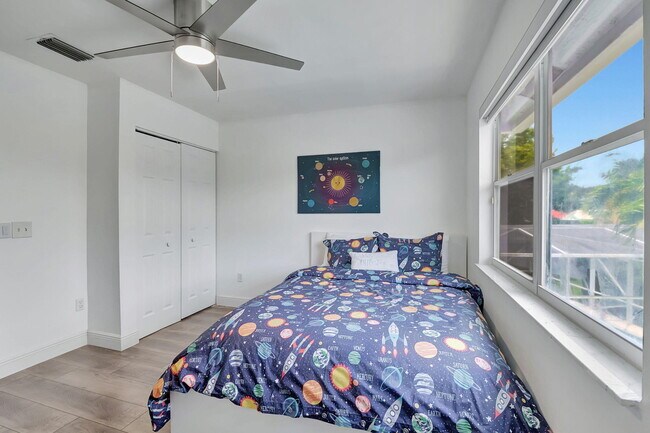 Building Photo - 10872 Tamoron Ln