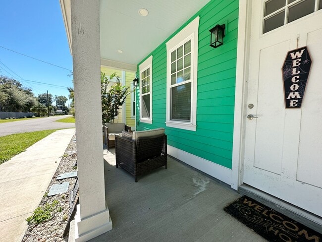 Building Photo - Recently Built 4 Bedroom 4 Bathroom House ...