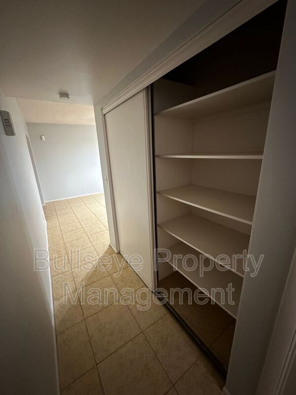 Building Photo - 9623 N 70th Dr