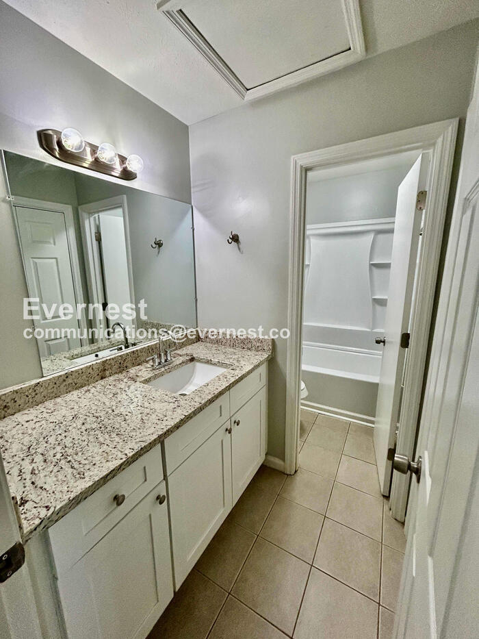 Building Photo - 5049 Donnell Way