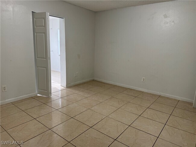 Building Photo - 2328 Country Club Blvd