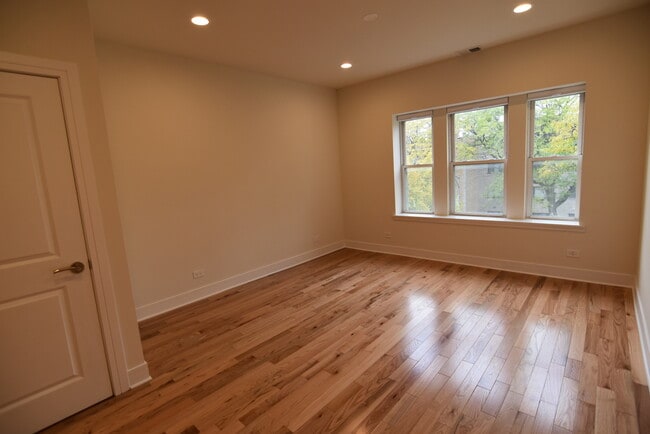 Building Photo - 1161 W Lunt Ave