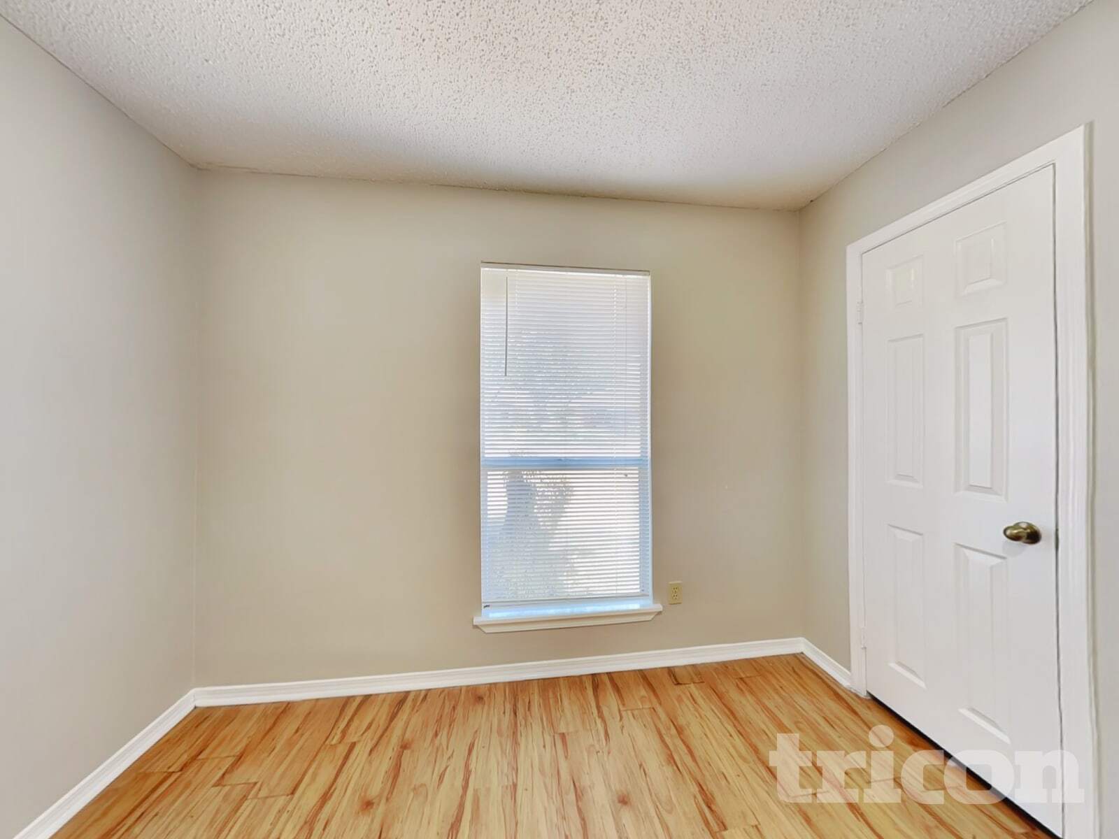 Building Photo - 1911 Deaf Smith Dr