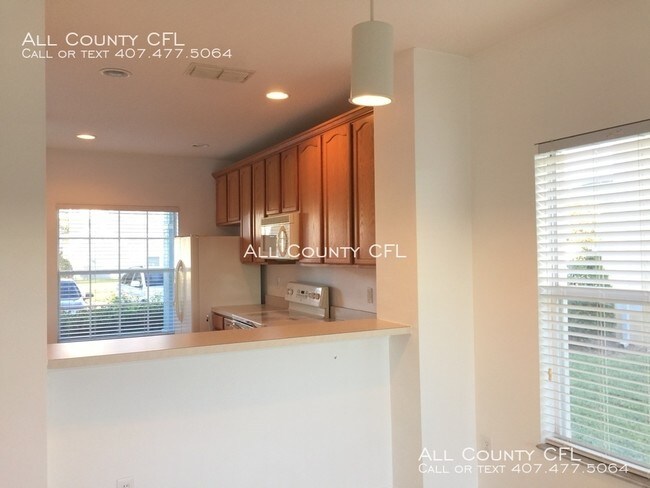 Building Photo - 10660 Savannah Wood Dr