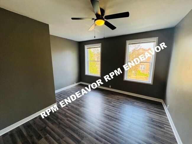 Building Photo - 3230 Pulaski St