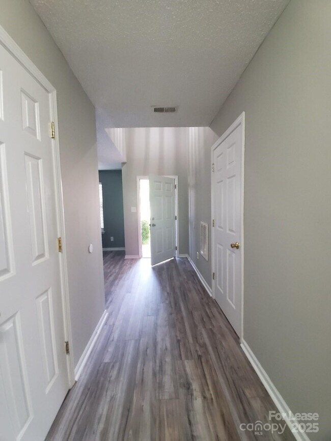 Building Photo - 10623 Campion Ct