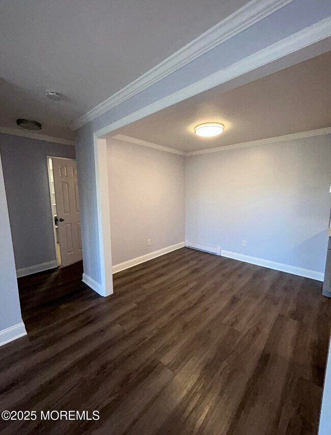 Building Photo - 330 Shore Dr