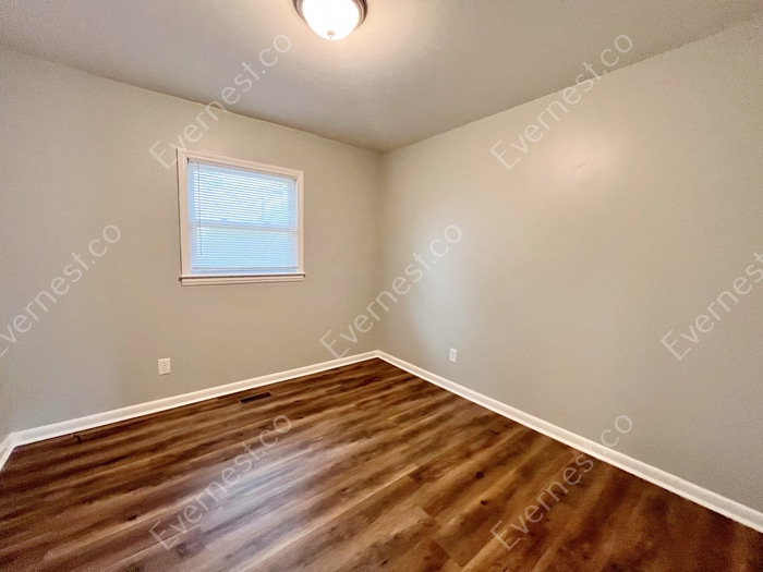 Building Photo - 414 Miller St