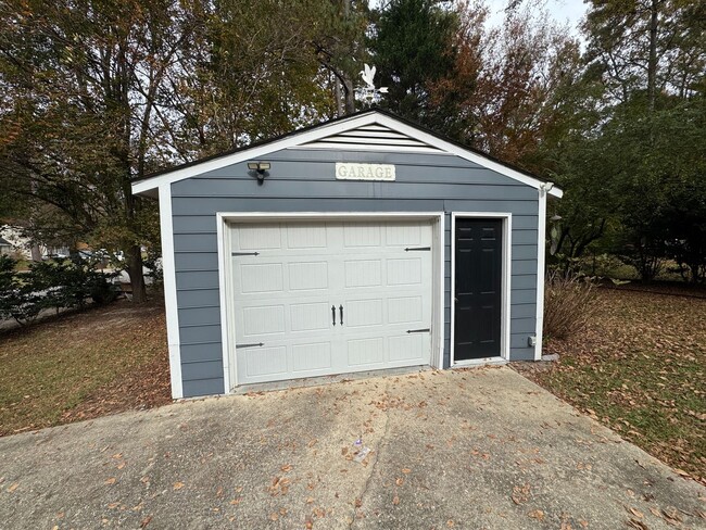 Building Photo - Beautiful 2 Story Colonial Home