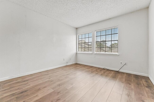 Building Photo - 6261 Ludington Dr