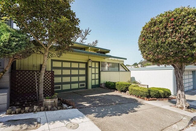 Building Photo - 172 Amber Dr