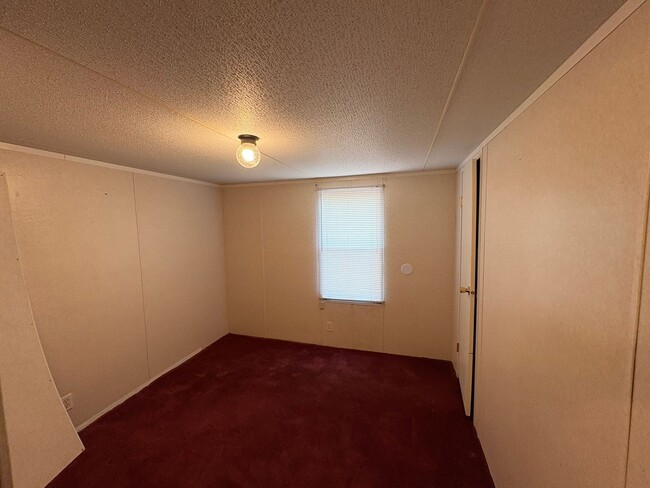 Building Photo - For Rent