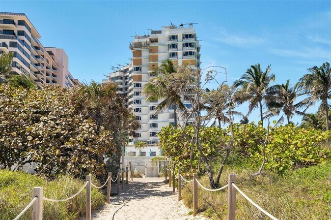 Building Photo - 5255 Collins Ave