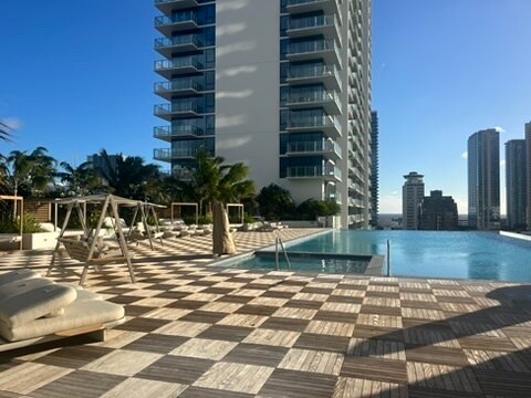 resort style infinity pool on the 14th floor - 1500 Rycroft St