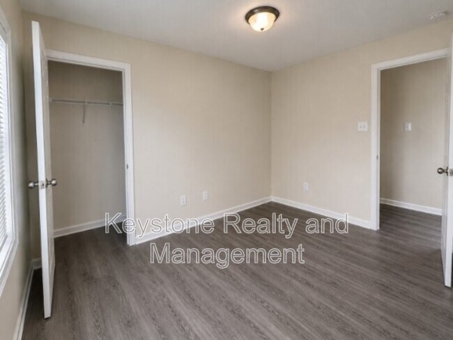 Building Photo - 157 Mace Ln