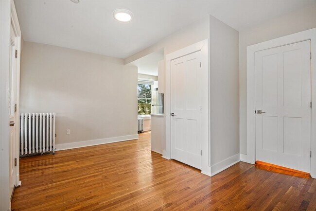 Building Photo - 35 Oak Ave