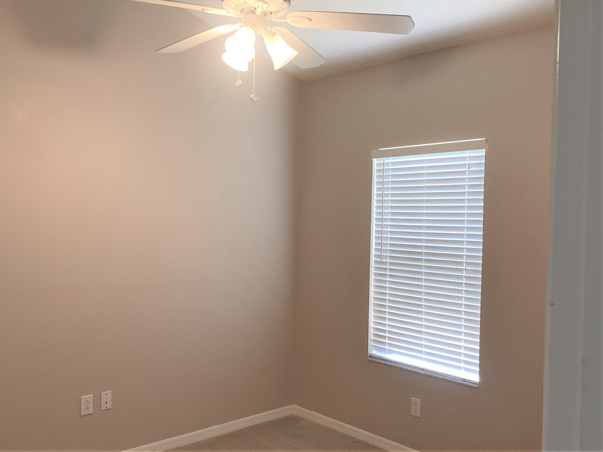 Building Photo - 25008 Hyde Park Blvd