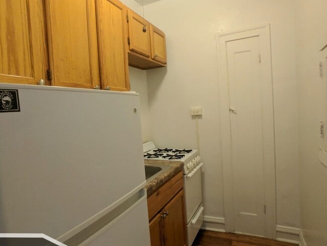 Building Photo - 2536 N Sawyer Ave