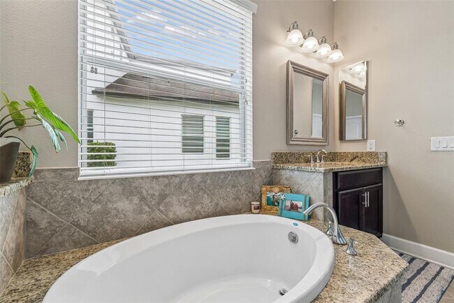Building Photo - 4123 Windcrest Dr