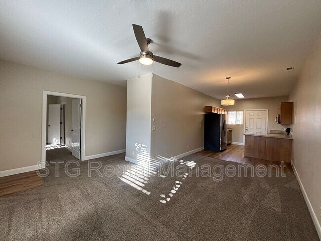 Primary Photo - 700 N Main St