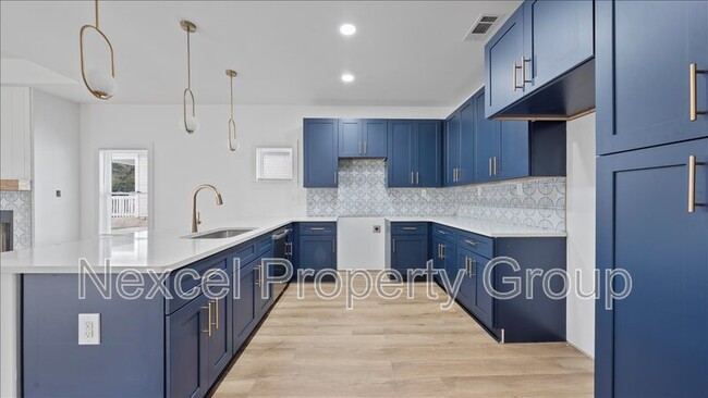 Building Photo - 1072 Bruce St