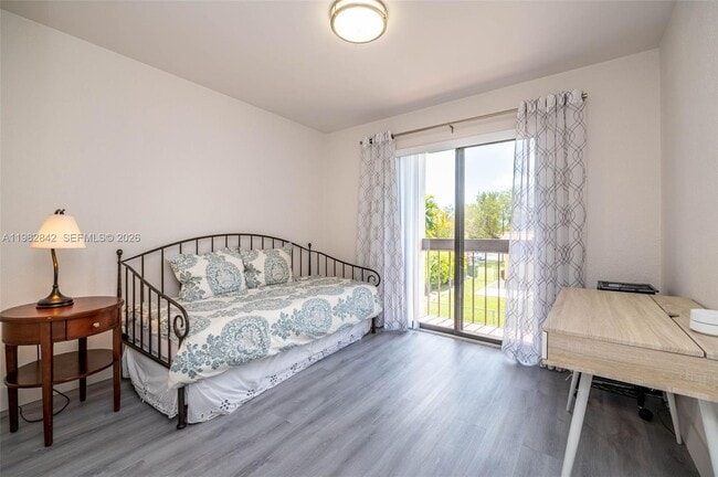 Building Photo - 4702 SW 67th Ave