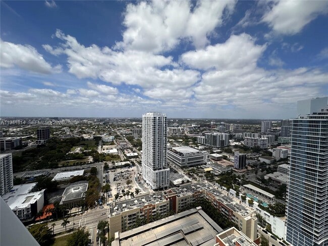 Building Photo - 1900 N Bayshore Dr