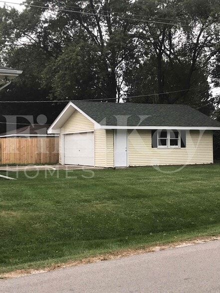 Building Photo - ON132 Cottonwood Dr